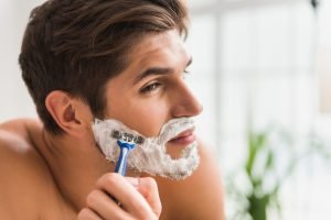Führen mehr Klingen beim Nassrasierer zu einer besseren Rasur?